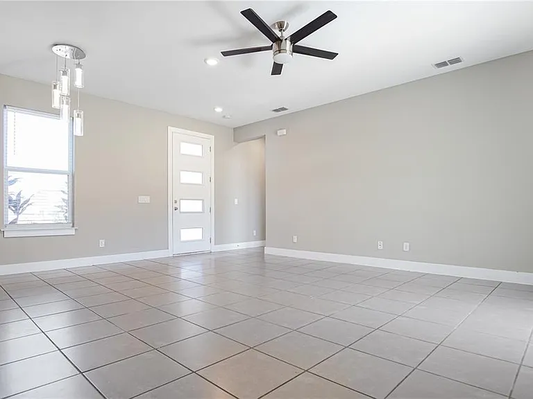210 Goldenrod Ln — Photo 5