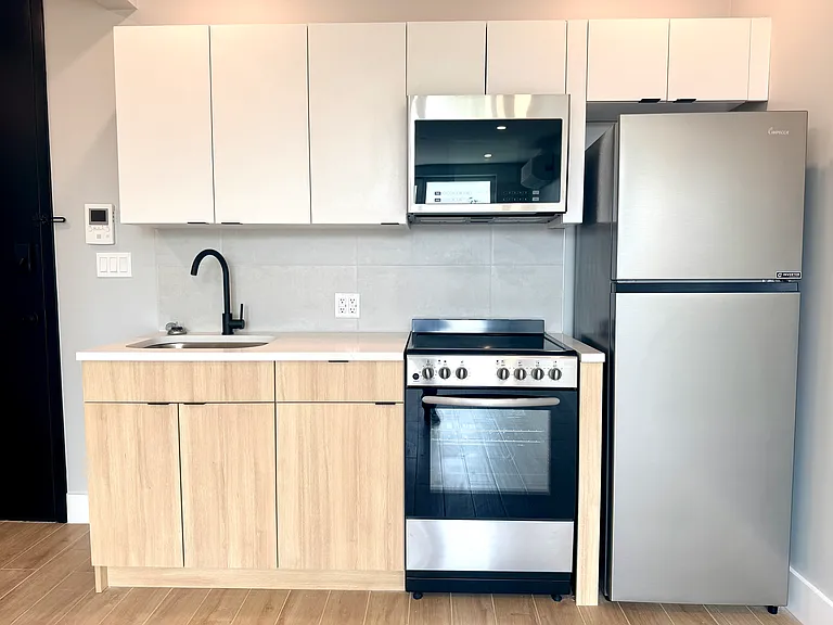 809 Midwood St #4D — Photo 2