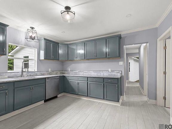 4th image of 2352 Carolina St