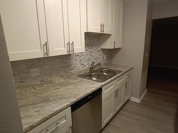 3rd image of 1518 Willow Bend Way APT A