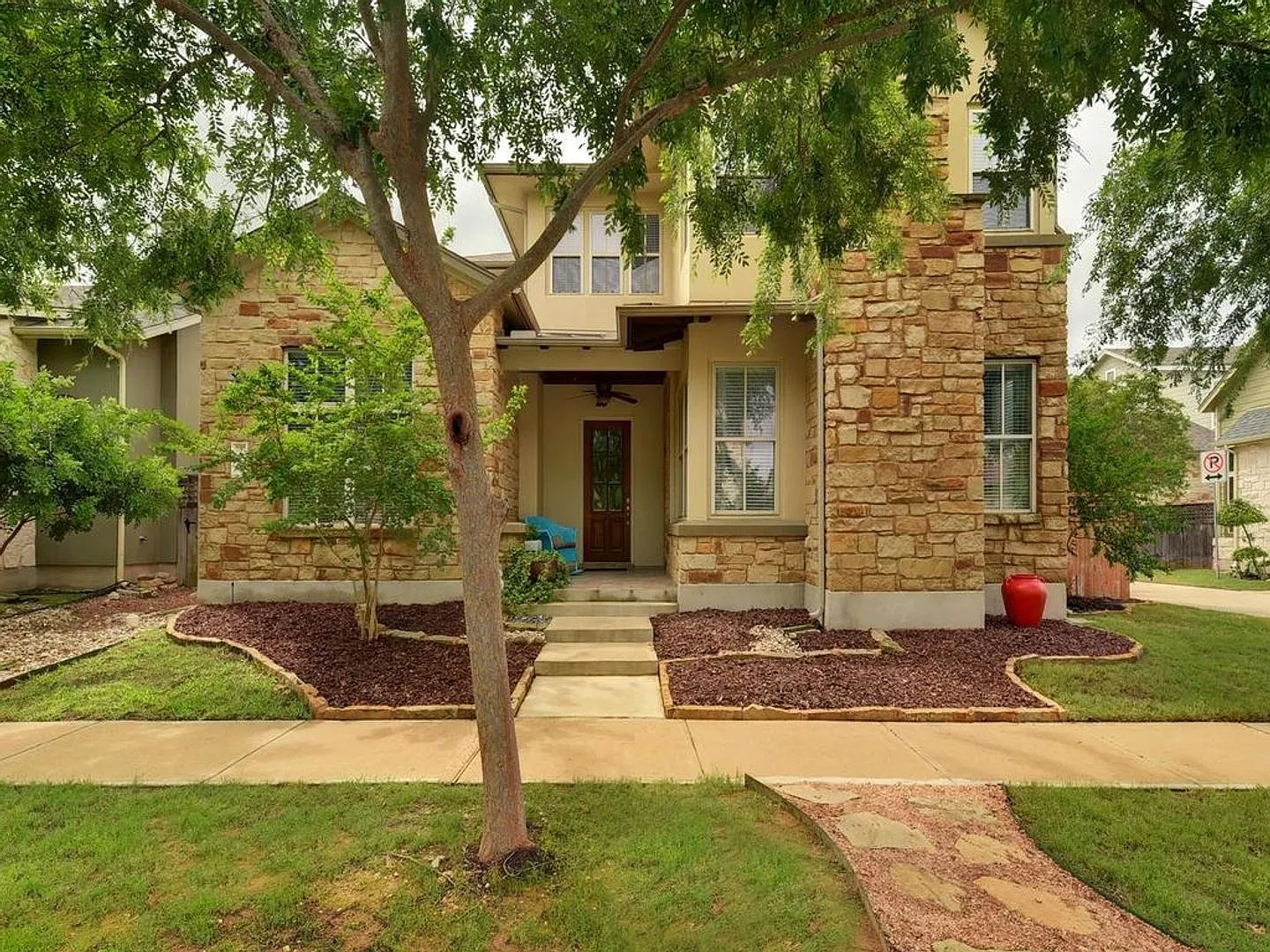 Large Home in Mueller! Available for October! — Photo 1