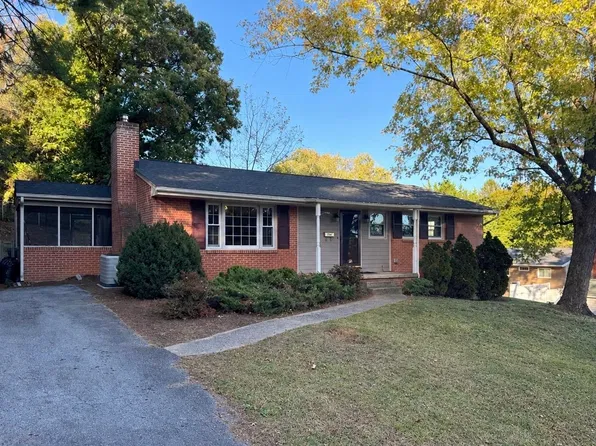 804 Cherry Hill Dr, Staunton, VA 24401
