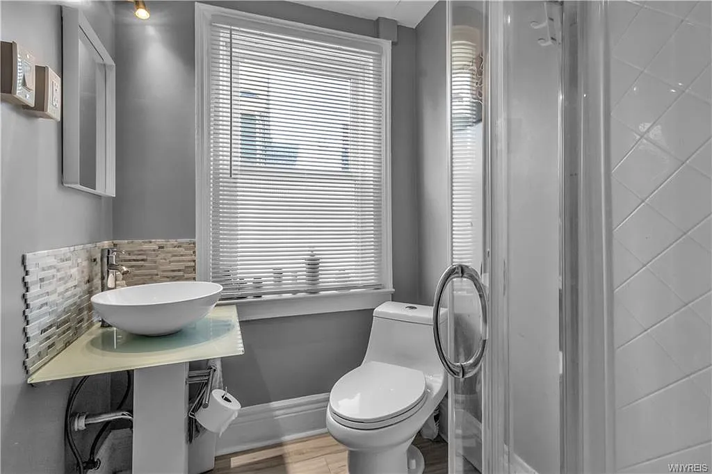 2 bed, 1400 sqft, $1,350 — Photo 3