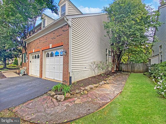 3rd image of 6613 Oak Rock Ct