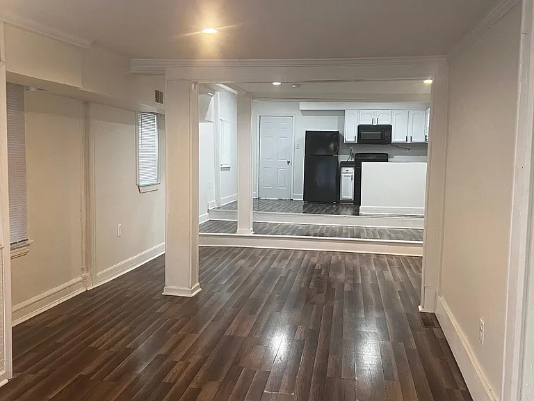 811 E Chestnut St — Photo 5