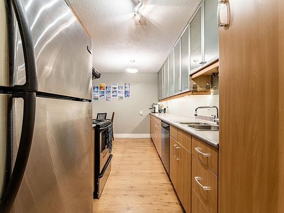 4th image of 780 Premier St #102