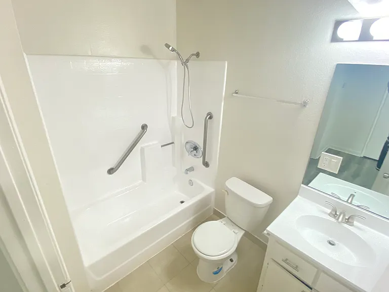 15020 Burbank Blvd #107 — Photo 8