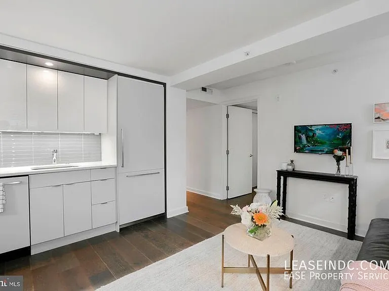 129 W St NW #103 — Photo 11