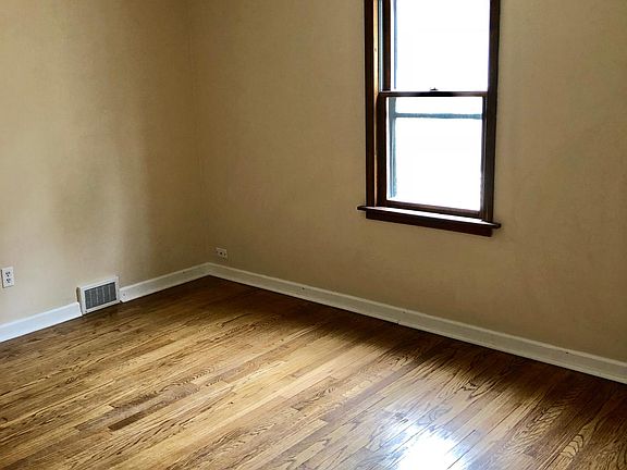 4th image of 423 S Grand Ave