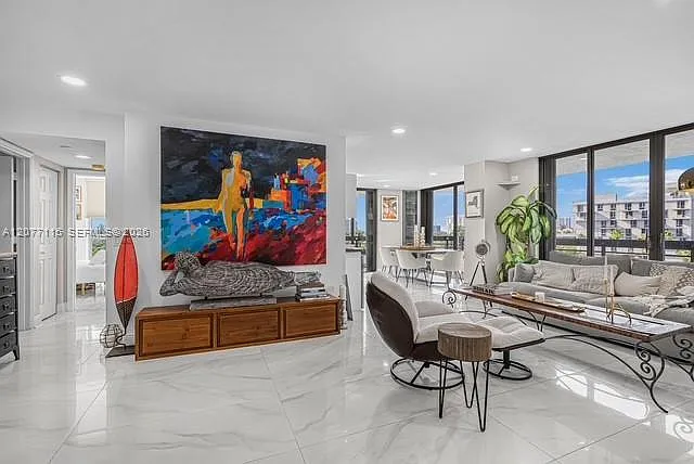 Mystic Pointe Tower 400 C — Photo 2