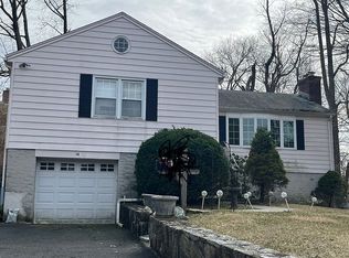 18 Lakeview Ave, Valhalla, NY