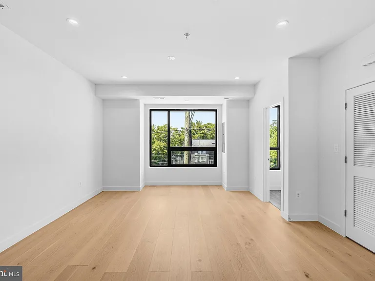 2534 Elvans Rd SE — Photo 9