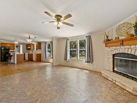 3rd image of 106 E Dawn Dr