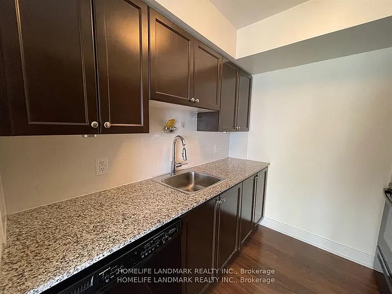 135 Village Green Sq #3923 — Photo 21