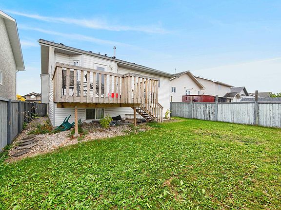 5th image of 7718 166a Ave NW