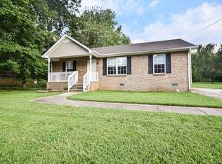 612 Chestnut Ridge Dr, Clarksville, TN 37042