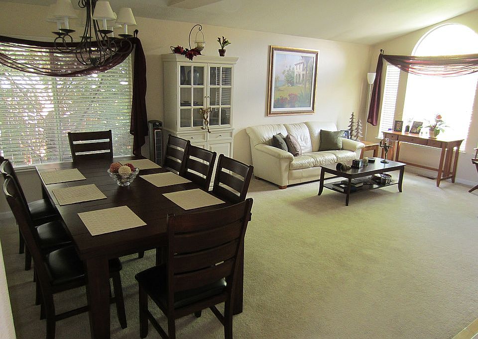 Formal Dining/Living