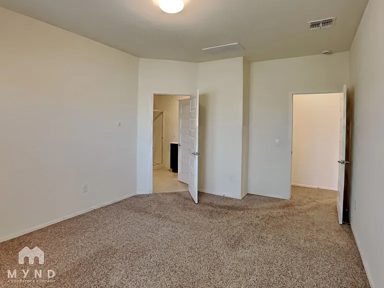 2549 E Calle Palta — Photo 4
