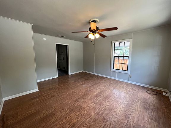 2nd image of 1425 W Groesbeck St