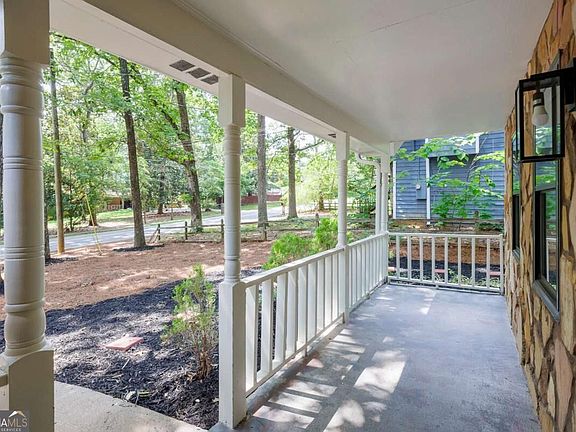 4th image of 627 Ridge Ave