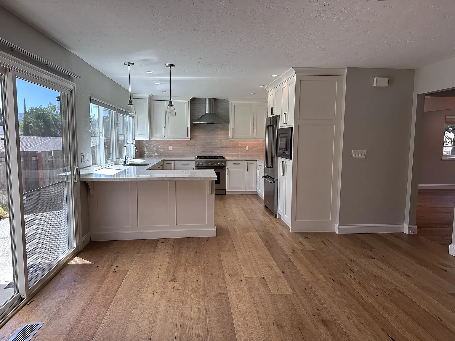 3 bed, 2.5 bath, 2114 sqft, $5,500 — Photo 4