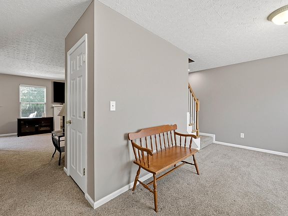 4th image of 525 Harlan Dr