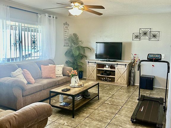 5th image of 15839 La Paz Dr