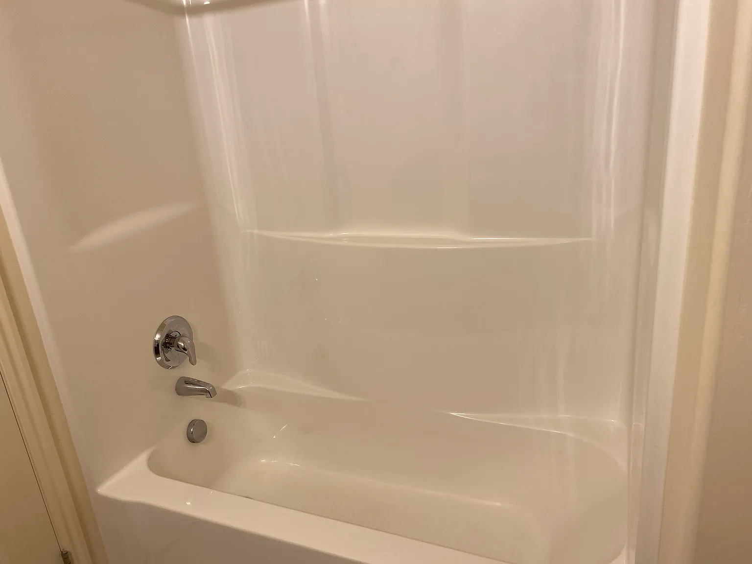 3 bed, 1214 sqft, $1,900 — Photo 1