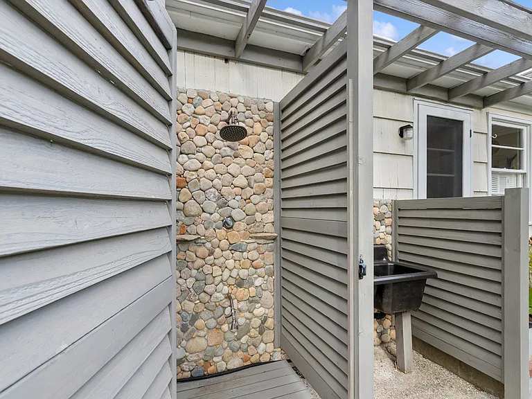 1181 Springs Fireplace Rd — Photo 27