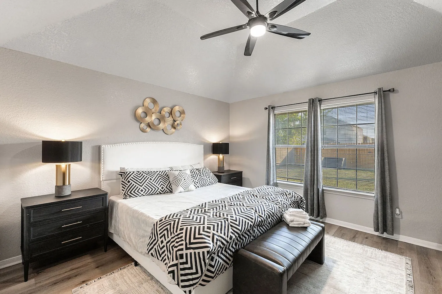 3 bed, 2.0 bath, $3,870 — Photo 4