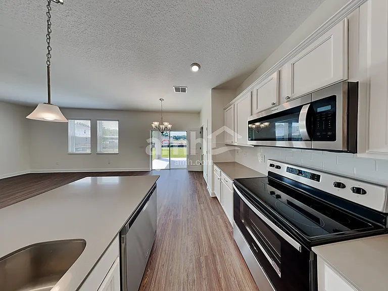 1018 Walden Pond Dr — Photo 6