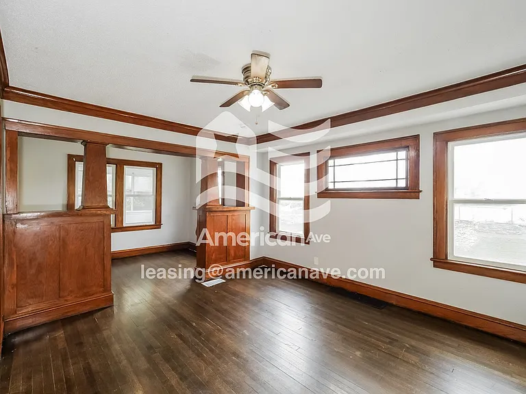 400638_002_living_room_2.jpg