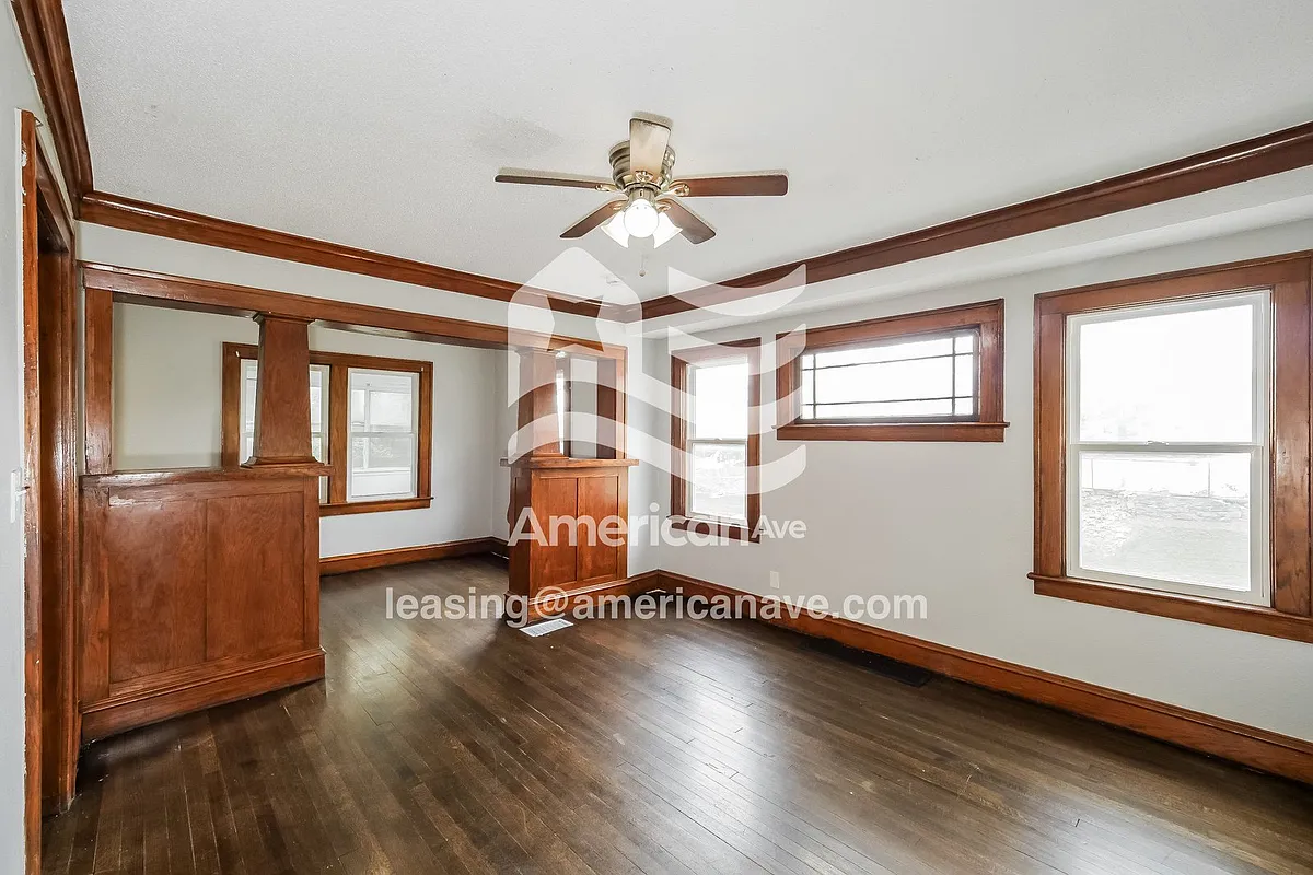400638_002_living_room_2.jpg - 3447 Bales Ave