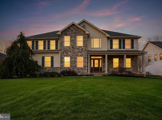 1415 Winterberry Dr, York, PA 17406