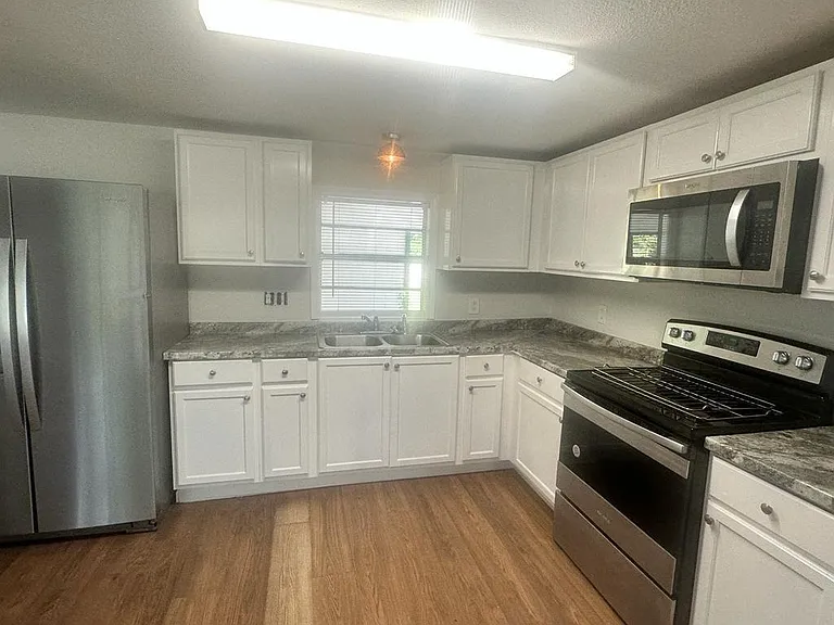 125 Kellum St — Photo 13