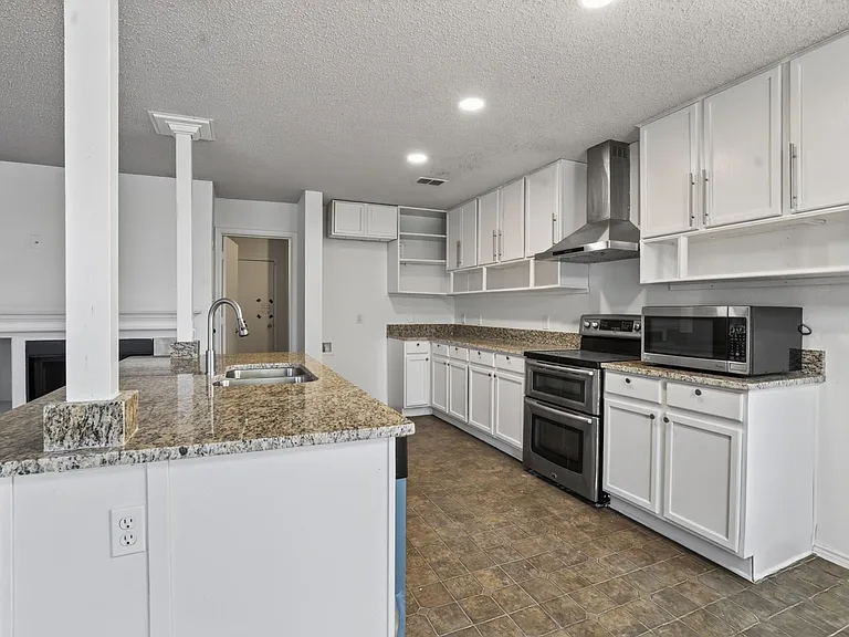 1665 Princess Ln — Photo 4