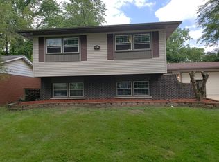 641 W Sunset Dr, Glenwood, IL 60425