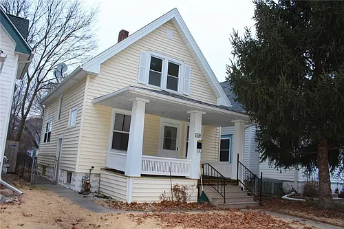 1520 D Ave NE Photo 1