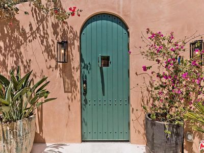 3826 Sunset Dr, Los Angeles, CA, 90027