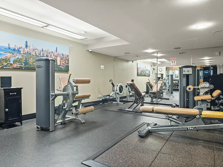 345 N La Salle Dr #405 — Photo 18