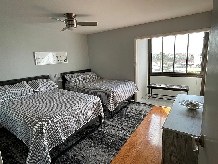 1055 W Peppertree Dr #501 — Photo 35