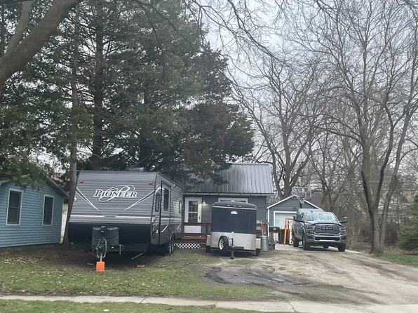 143 Moyer Ave, Alma, MI 48801