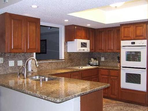 3rd image of 19610 ENCINO GLEN