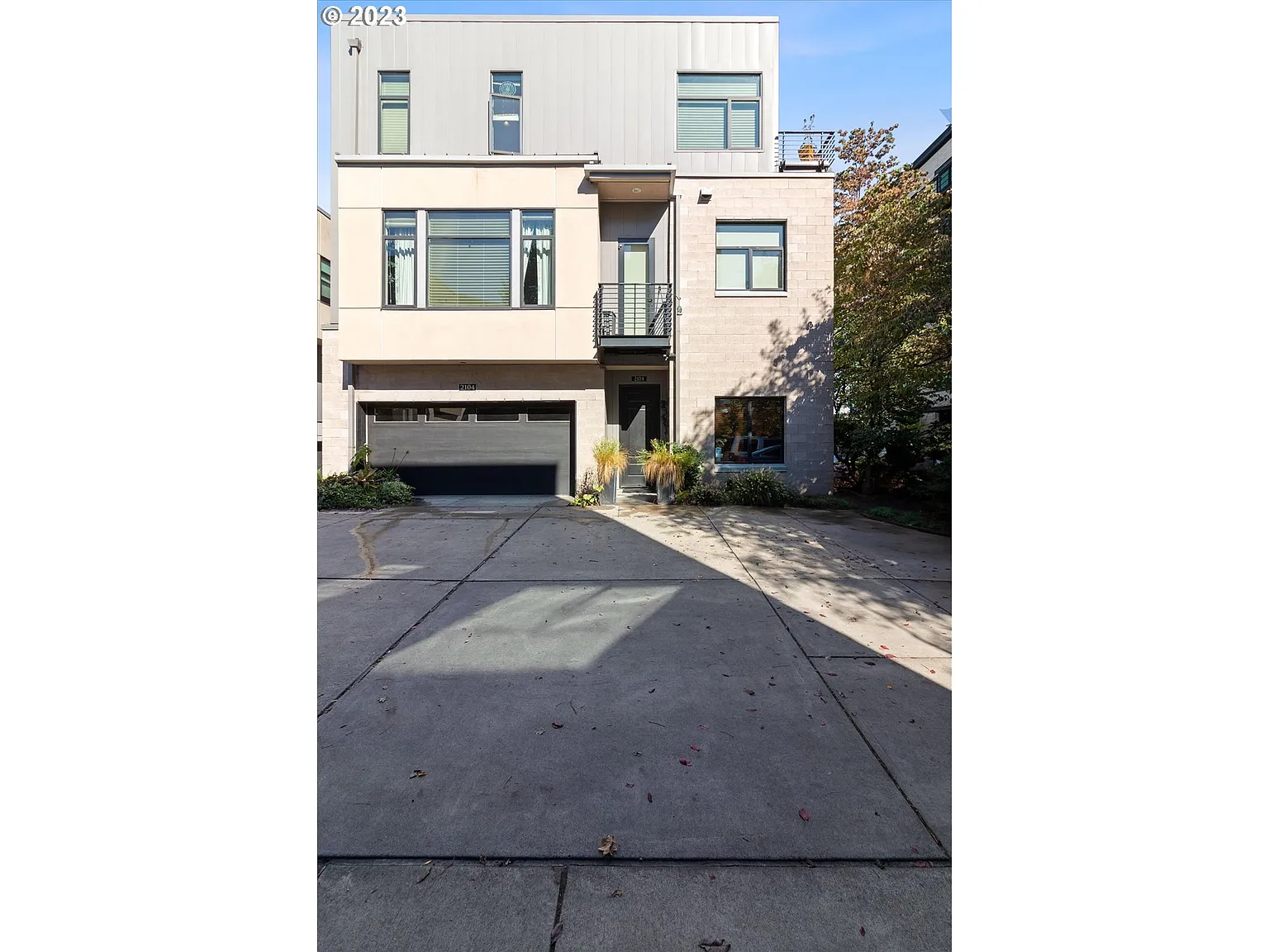 2104 NW 16th Ave photo 1