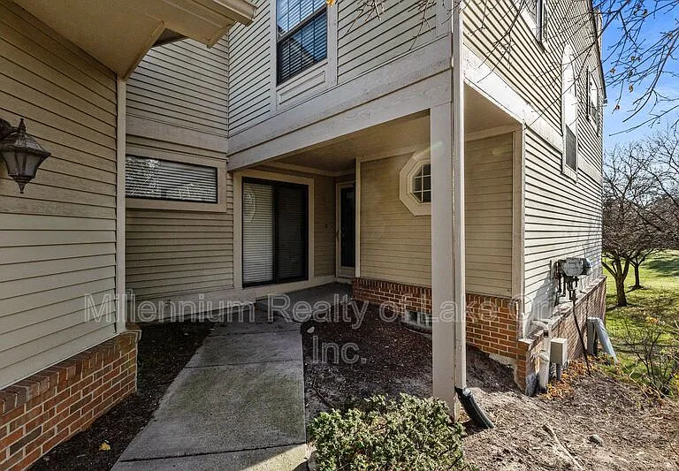 5611 Drake Hollow Dr W — Photo 2