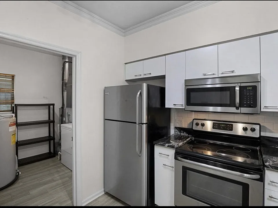 34 W Russell St