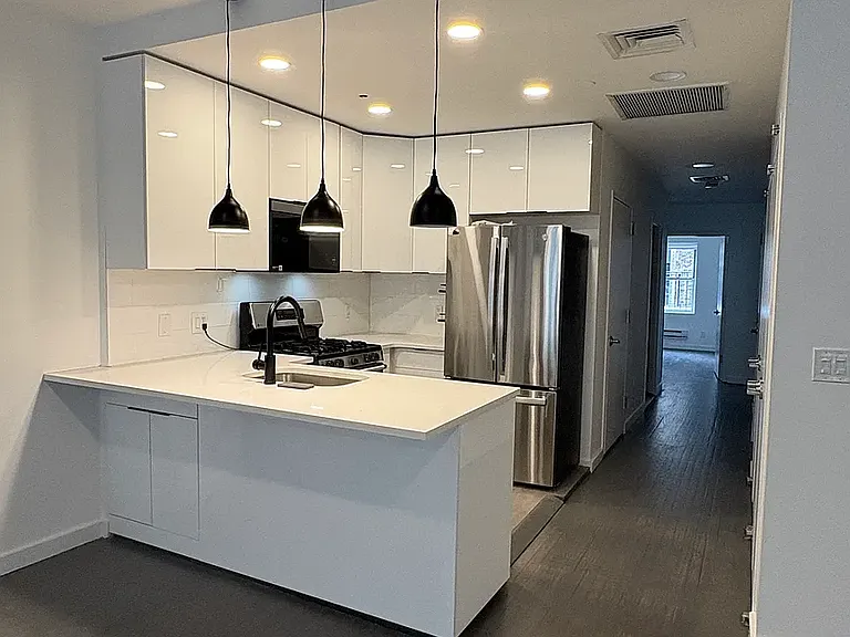 44 W 56th St #4 — Photo 3