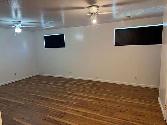 3rd image of 1528 E Dawn Dr