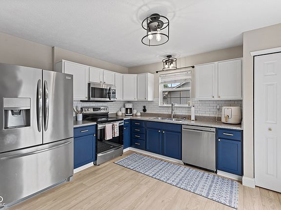 4th image of 2580 Bluewood Way