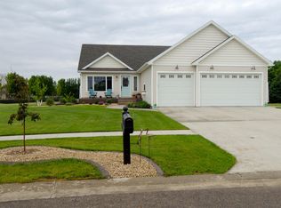 551 Willow Bend Cir E, Casselton, ND 58012